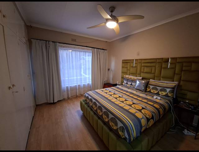 3 BEDROOM FREEHOLD FOR SALE IN LOMBARDY EAST
